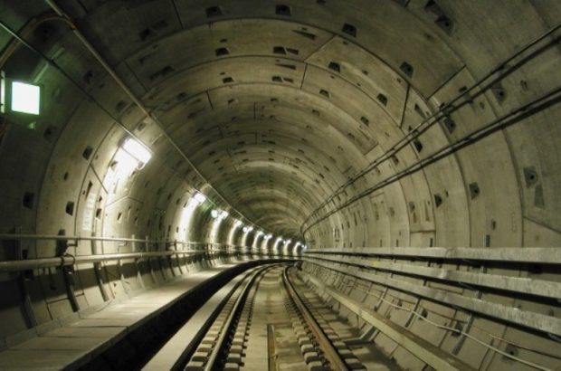 روسازی ۱۲ کیلومتر مسیر تونل در پروژه خط یک مترو قم