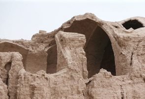 گَرد فراموشی و تخریب بر کاروانسرای قلعه صدری قم