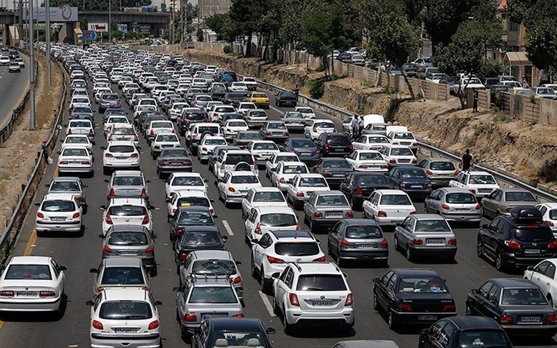 ورود ۲۱۲ هزار خودرو به قم در آخرین روز سال ۹۷/ ظرفیت پارکینگ هسته مرکزی شهر محدود است