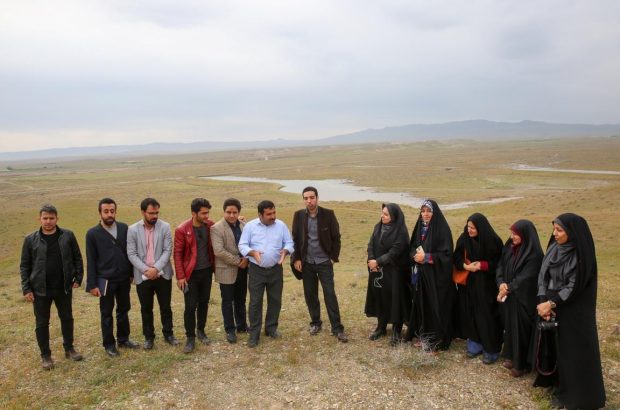 خبرنگاران از پروژه‌های آبخیزداری استان قم بازدید کردند