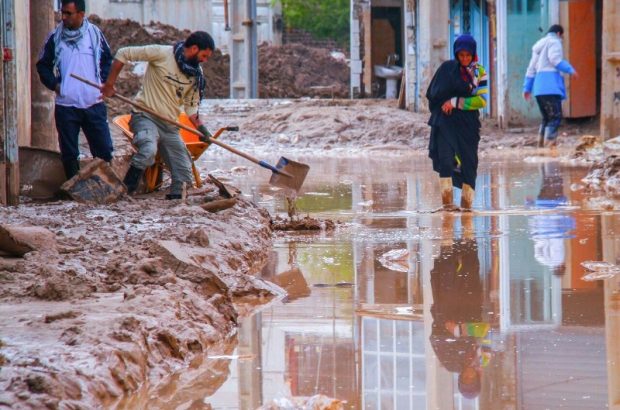 پاکسازی هزار خانه سیل‌زده در استان لرستان توسط نیروهای جهادی قم