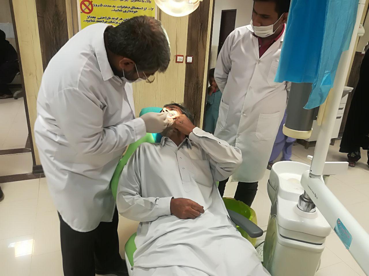 ارائه خدمات پزشکی و دندانپزشکی در منطقه محروم دلگان
