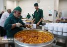 تلاش ۲۰۰ خادم برای طبخ و بسته‌بندی افطاری حرم حضرت معصومه(س)