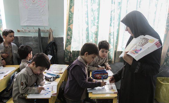 فعالیت ۱۷ هزار معلم در قم/ ۳۵ هزار دانش‌آموز اتباع خارجی در مدارس قم تحصیل می‌کنند