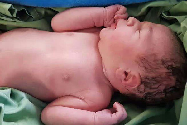 تولد نخستین نوزاد حاصل از تلقیح تخمک و اسپرم فریز شده در قم