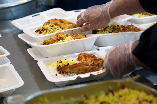 تهیه روزانه ۶ هزار افطاری در مهمان‌سرای حرم حضرت معصومه(س)+تصاویر