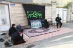 روضه‌خوانی مداح مشهور در جوار منزل شهیدان کارکوب‌زاده +تصاویر