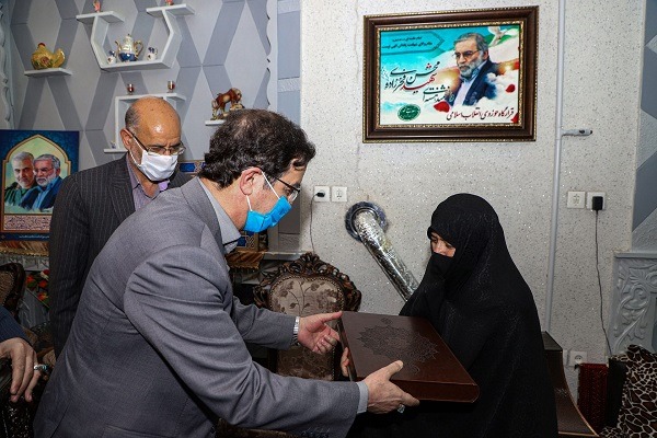 شهردار قم با خانواده شهید فخری‌زاده دیدار کرد +تصاویر