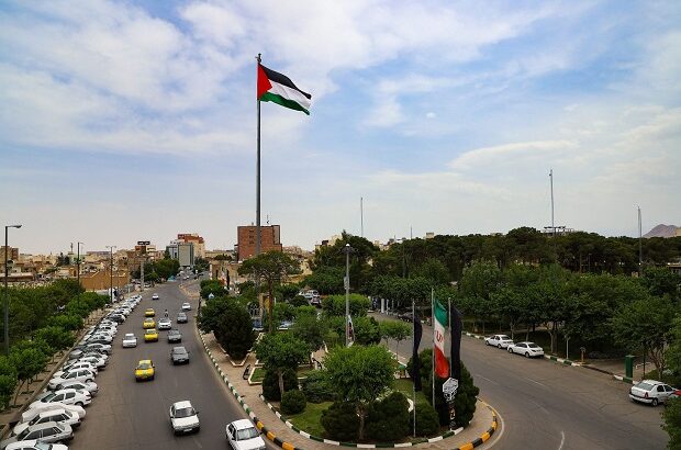 اهتزاز پرچم فلسطین در قم +تصاویر