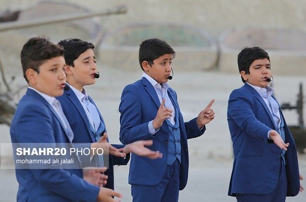 اجرای سرودهای خیابانی همزمان با هفته ملی کودک در قم