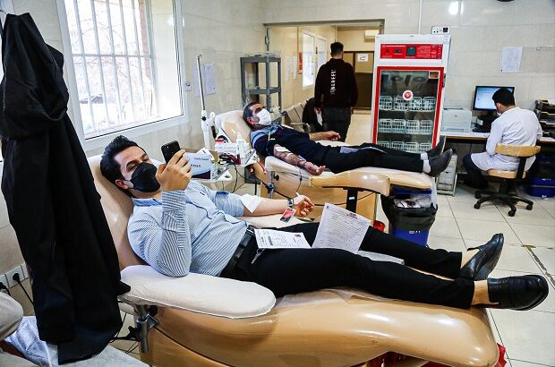 اهدای خون مهندسان قمی همزمان با روز مهندس +تصاویر