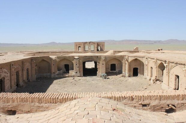 مرمت کاروانسرای تاریخی صدرآباد قم آغاز شد