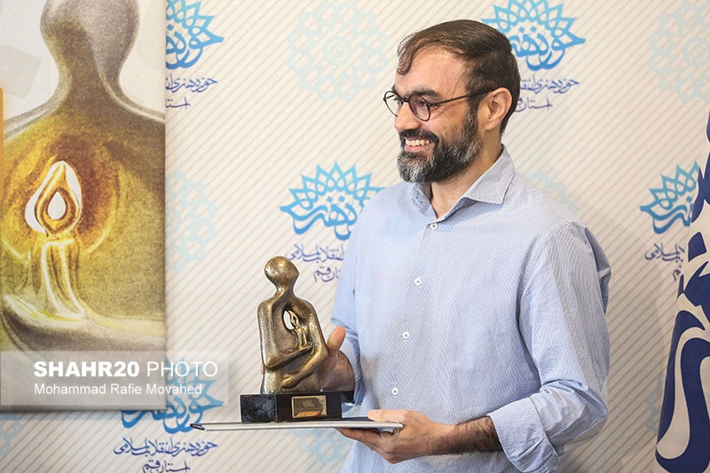 تصاویر نشست خبری رئیس حوزه هنری قم به مناسبت هفته هنر انقلاب اسلامی