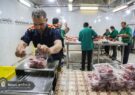 آماده‌سازی ‎ ۲۵۰۰بسته گوشت گرم برای توزیع میان نیازمندان قم +تصاویر