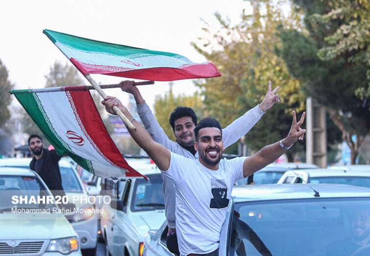 تصاویر/ جشن پیروزی تیم ملی در خیابان‌های قم
