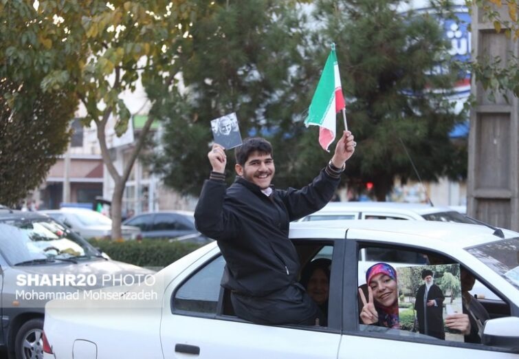 تصاویر/ شادی مردم قم پس از پیروزی تیم ملی