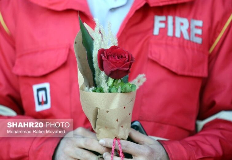 تصاویر/ گرامیداشت شهدای آتش‌نشان حادثه پلاسکو در قم
