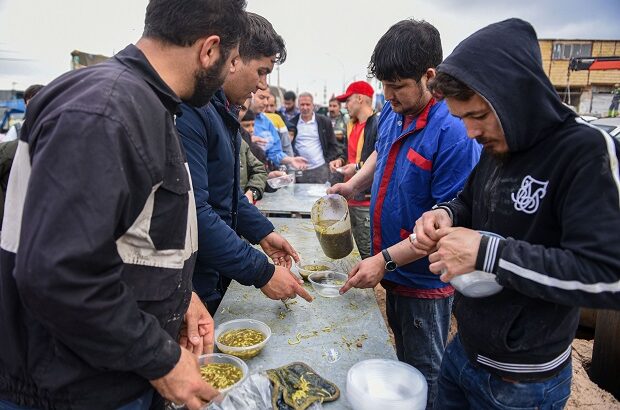 تصاویر پذیرایی از زائران جمکران