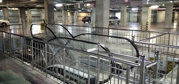 راه‌اندازی پله برقی پارکینگ طبقاتی زائر قم