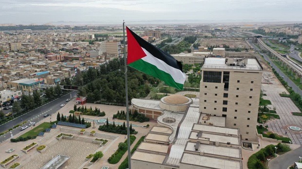 اهتزاز پرچم فلسطین به مناسبت روز قدس در قم