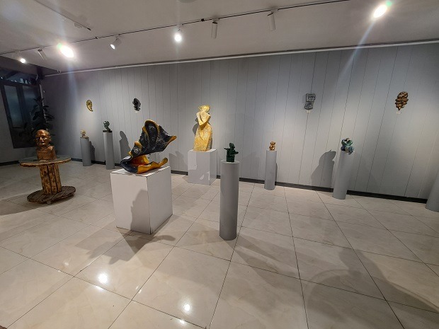 برپایی نمایشگاه مجسمه‌سازی «خاک می‌تراود» در قم