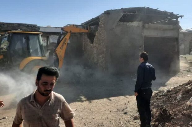 تخریب ساخت‌وسازهای غیرمجاز در سرای ملاحسین