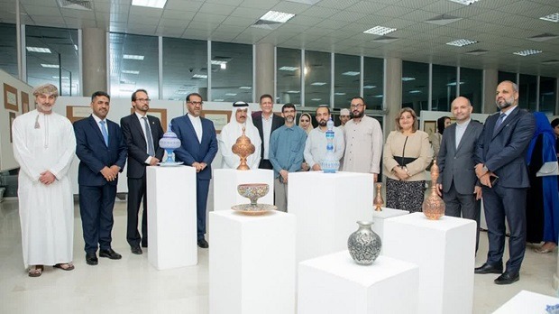 برپایی نمایشگاه آثار خوشنویسی هنرمند قمی در عمان