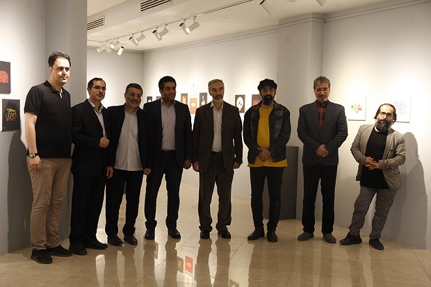 بازدید معاون وزیر فرهنگ و ارشاد اسلامی از نمایشگاه «سلسله طلایی»