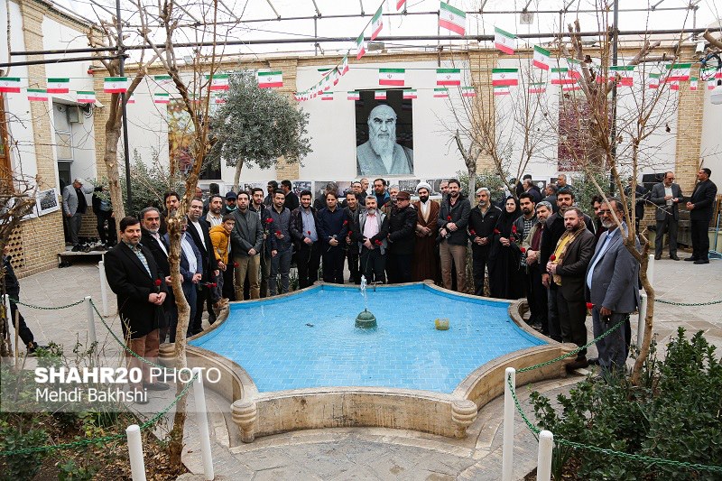 گلباران خانه تاریخی امام خمینی(ره) با حضور خبرنگاران قم +تصاویر