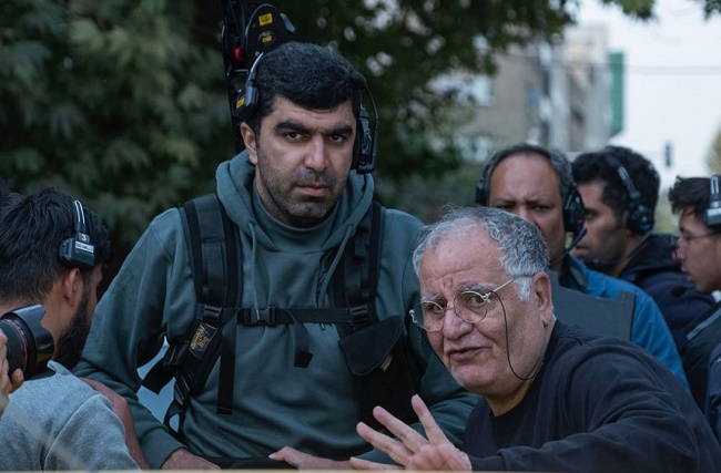 خبرنگاران قم به تماشای «زیبا صدایم کن» نشستند نقد فیلم «زیبا صدایم کن»/ پدری با گلدان گل کاغذی نقد فیلم «زیبا صدایم کن»/ پدری با گل‌های کاغذی