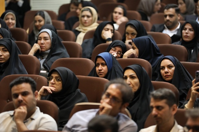 کارشناسان برگزیده علوم آزمایشگاهی در قم تجلیل شدند