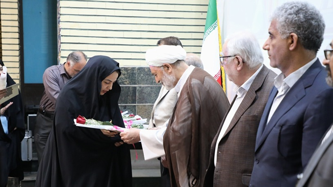 کارشناسان برگزیده علوم آزمایشگاهی در قم تجلیل شدند