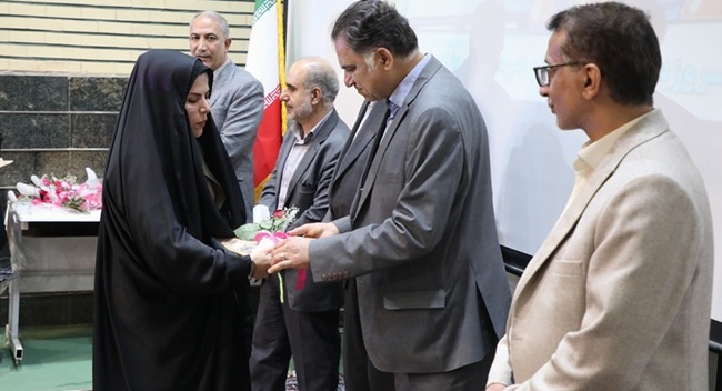 کارشناسان برگزیده علوم آزمایشگاهی در قم تجلیل شدند