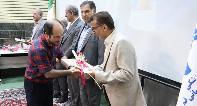 کارشناسان برگزیده علوم آزمایشگاهی در قم تجلیل شدند