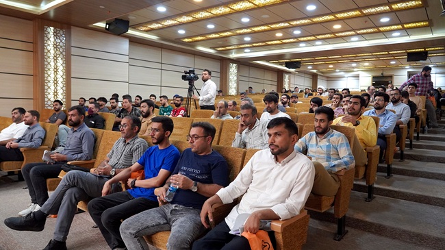 کتاب «جذب ثروت» در قم رونمایی شد
