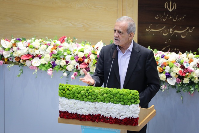 وحدت ملی را نباید خدشه‌دار کرد/ تداوم نظام در گروی جلب رضایت مردم است 