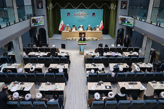 وحدت ملی را نباید خدشه‌دار کرد/ تداوم نظام در گروی جلب رضایت مردم است