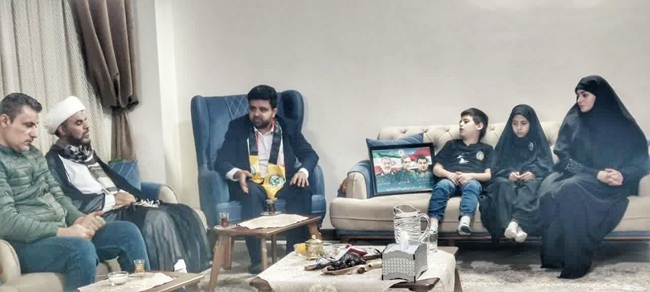 پرچم امنیت و مقاومت به برکت خون شهدا هرگز زمین نخواهد ماند